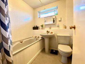 Family Bathroom- click for photo gallery